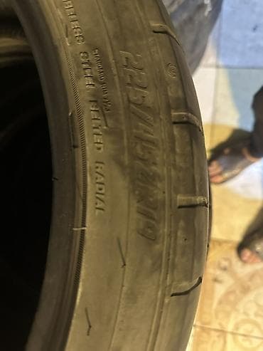 Nəqliyyat: Şin 225 / 45 / R 19 — 2