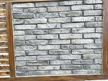 Ağ-boz rəng çalarında dekorativ kərpic paneli - Material: beton — 1