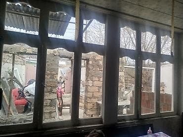 arka pencere: Taxta pencereler 1 ededi 10 man 2 denedi şüşələri üstündə 3 ədəd — 1