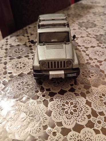 wrangler jeep: Metaldan hazırlanmış ofroud üslubunda miniatür SUV maşın modeli — 1