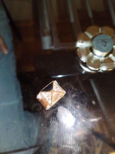 tek qas qizil uzukler: Üzük — 2