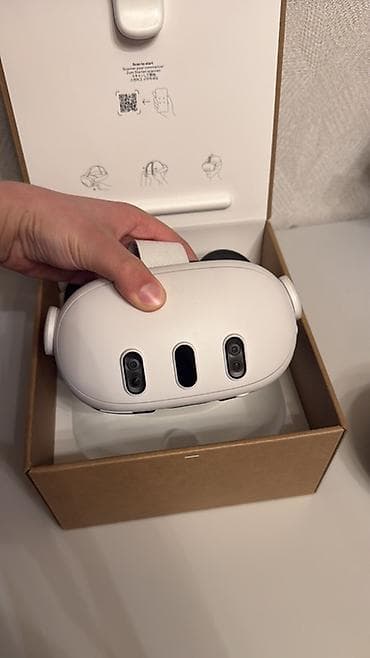 sentir: Meta Quest 3 528gb VR Headset + 2 ədəd Touch kontroller — 3