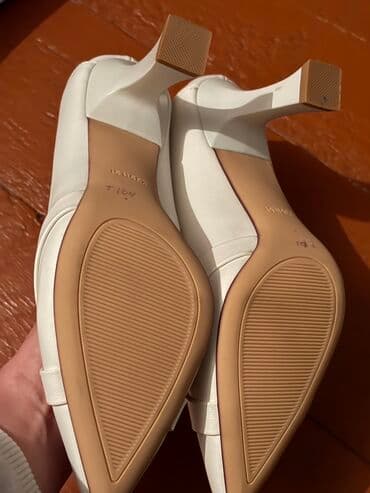 Toy paltarları və aksesuarları: Tuflilər, Ölçü: 37, rəng - Ağ, Yeni — 2