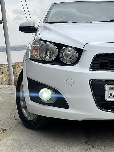 bmw e34 turbo: Chevrolet Aveo sedan – ağ rəngdə, 4 qapılı, şəhər üçün çevik və — 7