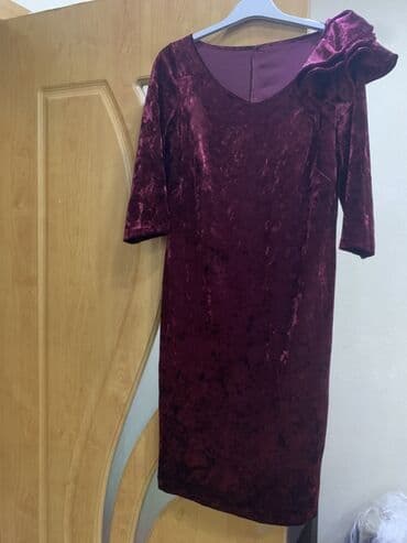 Məhsul: Qadın məxməri don - Rəng: Dərin bordo/şərab rəngi - Parça