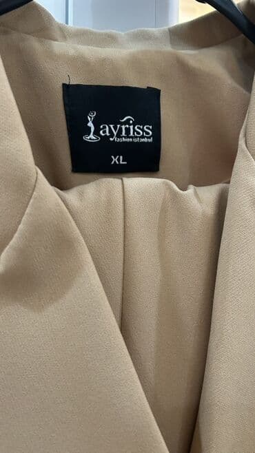klassik qadın geyimləri: Ayris Fashion Istanbul brendinin XL ölçülü, bej rəngli qadın kostyumu — 2