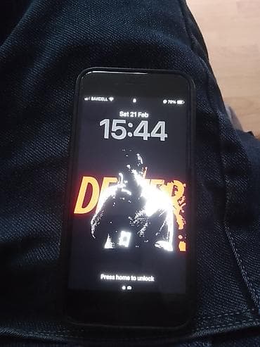 iphone 6 telefon: IPhone SE 2020, 64 GB, Qara, Barmaq izi, Simsiz şarj — 1