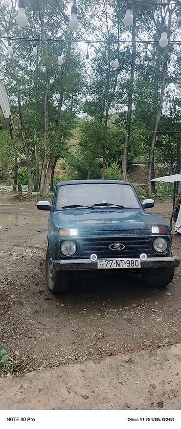 niva wuweleri: LADA Niva 4x4 (VAZ 2121) - Nömrə: 77-NT-980 - Kuzov: 3 qapılı — 3