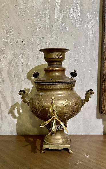 Misin samovar – əl işı oymalı, mis/bronz ərintidən klassik rus