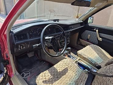 mersedes c300: Mercedes-Benz 190 (W201): 2 l | 1990 il Sedan — 2
