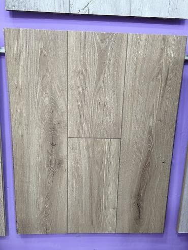 Açıq palıd teksturalı laminat döşəmə panelləri - Rəng və naxış: Təbii