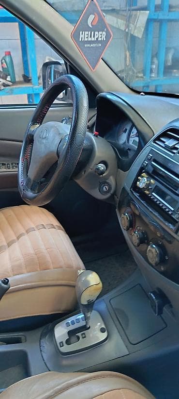 tekeler: Chery Tiggo (arxa qapıda “CHERY TIGGO” yazısı görünür), ağ rəngli — 3