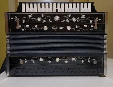 qədimi əşyalar satışı: Qarmon, Akustik, İşlənmiş, Ünvandan götürmə — 1