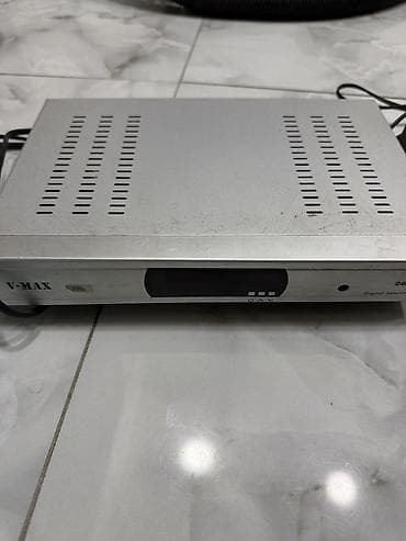 televizor 55: V-MAX rəqəmsal peyk qəbuledicisi Xüsusiyyətlər: - Ön paneldə LED — 1