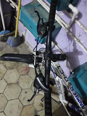 ANMER L3-0 dağ velosipedi - Gövdə: alüminium, L3-0 seriyası, ağ-mavi