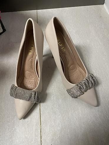 Çəkmələr: Catdirilma netfciler metrosu, 36 razmer bir defe geyinilib — 1