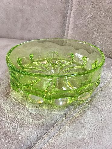 billur qablar: Konfet və ya meyvə qabı. Rəngli şüşə, 60-70-ci illər, 17 sm, ideal — 1