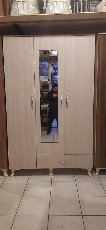 3 Qapi Dolablar Hal Hazirda Anbarda Movcuddur. Sifariwlede ne reng