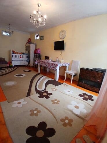 2 otaqlı mənzil/interyer təqdim olunur - Geniş zal: boyukdu - Döşəmə