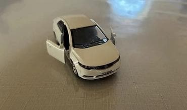 taxta oyuncaqlar: Ağ rəngli die-cast sedan oyuncaq avtomobil modeli - Material — 3
