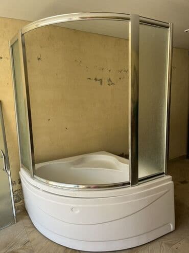 hamam qapı: Ağ rəngdə, yarım dairəvi formalı duş kabinəsi. Şüşə panelləri və metal — 4