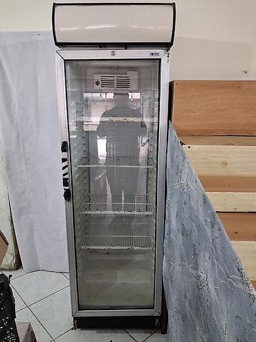 Vitrin tipli ticarət soyuducusu - Şüşə ön qapılı, dik model –