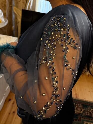 boyuk bədən paltarlar: Göy atlas ziyafət donu satılır. Xanım artıq çəki verdiyinə görə paltar — 1