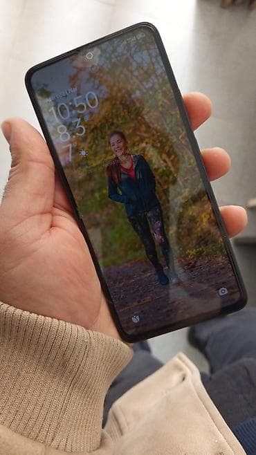 mini soyudu: Redmi smartfon - Arxa kamera: 108 MP əsas kamera (üzərində 108MP — 2