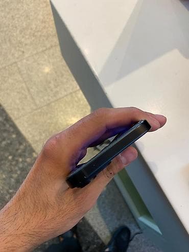 philips xenium 9@9h: IPhone 15, 128 GB, Qara, Face ID — 5