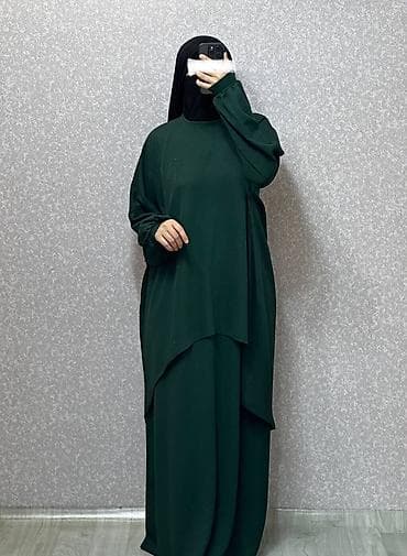 İkiqat kəsimli, geniş formalı dəst – uzun tunik və ətəkdən ibarət