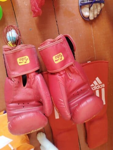 детские перчатки для рукопашного боя: İşlənmiş. Əlcəyin baş barmagi balaca sokulub. 8Azn — 2