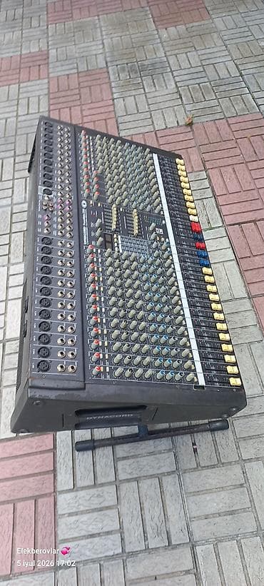 zeng ucun gitara: Dynacord PowerMate 2200 – aktiv mikser pultu salam bütün kanallar tam — 3