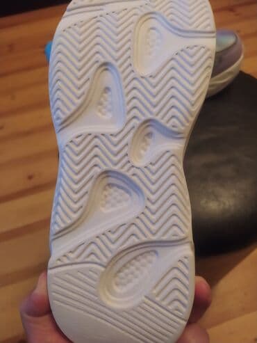 cüzdanlar: 25manat.cox yunguldu.tezedir.Qiz usagina 38razmer.cuzi endirim olacaq — 2