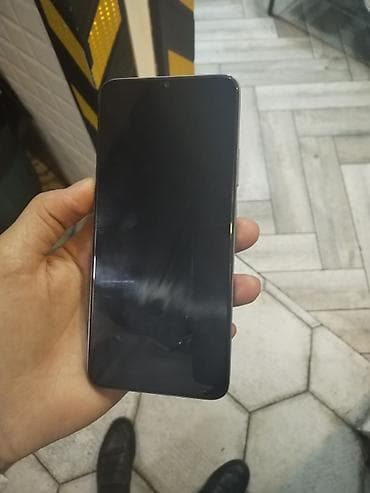 Salam Oppo a18 modelidir 128 yaddaşı arxa krişkası yoxdu ara sıra