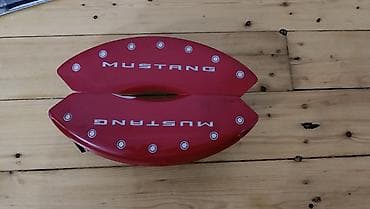 turbo az pasat: MUSTANG yazılı qırmızı ön əyləc kaliper qapaqları (cəft). - Rəng — 2