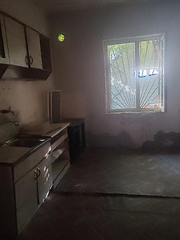 kiray: TƏCİLİ SATILIR 4OTAQLI 35000 - Daş hasarlı, bağlı həyət. 4otaqlı — 4