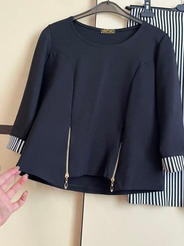 женские деловые костюмы: Qara rəngli, üçdə bir qollu bluz və zolaqlı ətəkdən ibarət dəst — 6