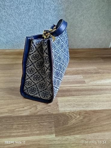 Çantalar: Xanımlar üçün yaşıl rəngdə çanta.5 manat.
obirisi çanta 3 manat — 5