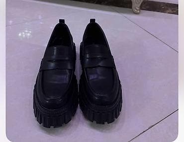 Stradivarius mağazasından alınıb. 37 ölçüdür, heç bir qüsuru yoxdur