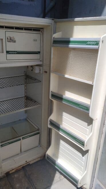 ev soyudan: Ağ rəngdə, tək qapılı, şaquli soyuducu. Model daxili dondurucu — 3