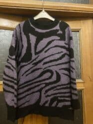 qadın geyimləri və qiymətləri: Qadın geyimləri – 2 fərqli model 1) Ağ bluz: - Yumşaq, axıcı parça - — 25