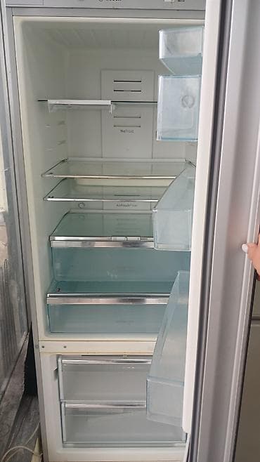 qapi zvanoku: İşlənmiş 2 qapılı Bosch Soyuducu Satılır, rəng - Qara, Təkərli — 2