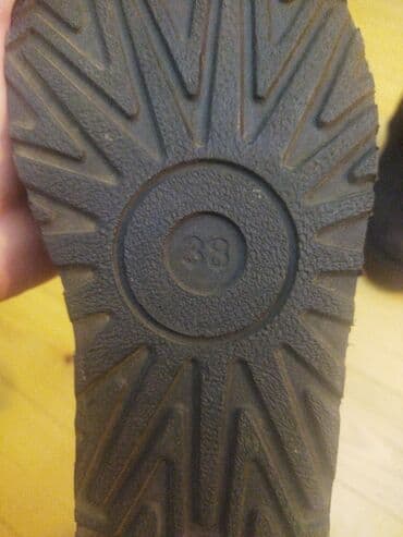 qış botları: Soyuq havalar üçün ideal olan qış çəkmələri. Bu çəkmələr iki müxtəlif — 2