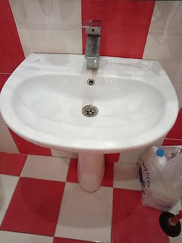 3 de super veziyetde. Bir yerde Satilir 28 may metrosunun ikinci