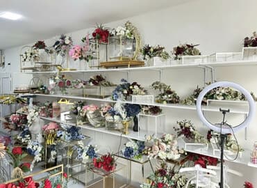 gül növləri: Zərif dekor və gül kompozisiyaları mağazası Hazir biznes kimi satilir — 2