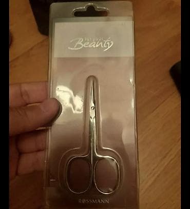 vint: Məhsul: Dırnaq baxımı dəsti Tərkib: - Dırnaq kəsən (Nail Clipper) – — 2