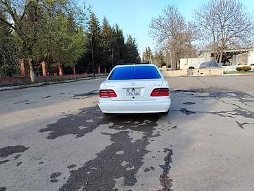 bmw 330 i: Mercedes-Benz E 320: 3.2 l | Sedan — 4