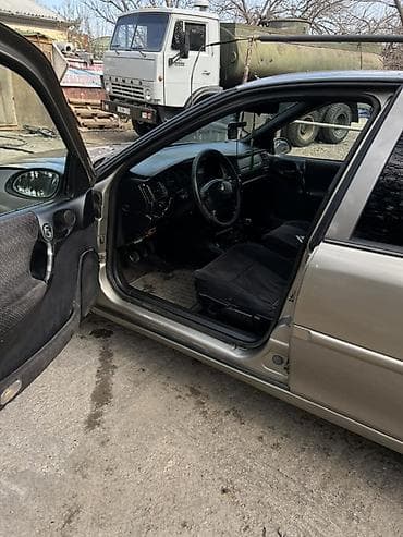 maşın 06: Opel Vectra B sedan - Gümüşü rəng, 4 qapı, arxa işıqlar və krom — 5