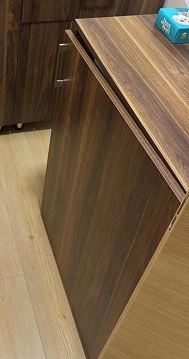 Bağ, çöl mebeli: 2 əl ofis mebelləri satılır.6 aydır alınıb ofis dəyişdiyinə görə — 1