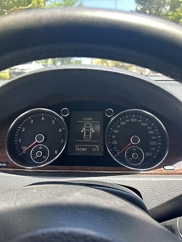 ford focus hatchback: Volkswagen Passat TSI sedan - Kuzov: sedan, qara rəng - Mühərrik: TSI — 4